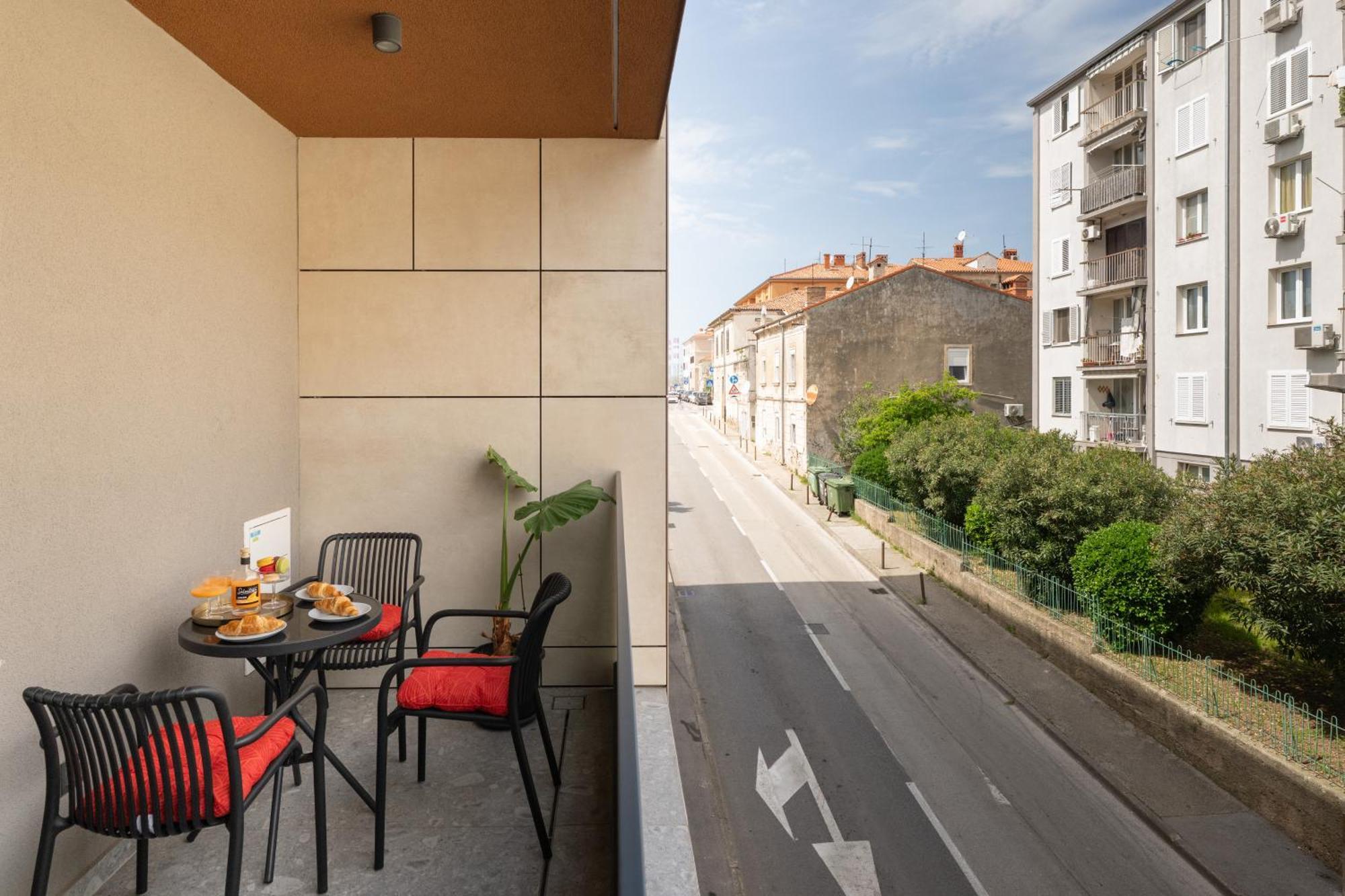 Inna Luxe With Free Parking Apartmán *
